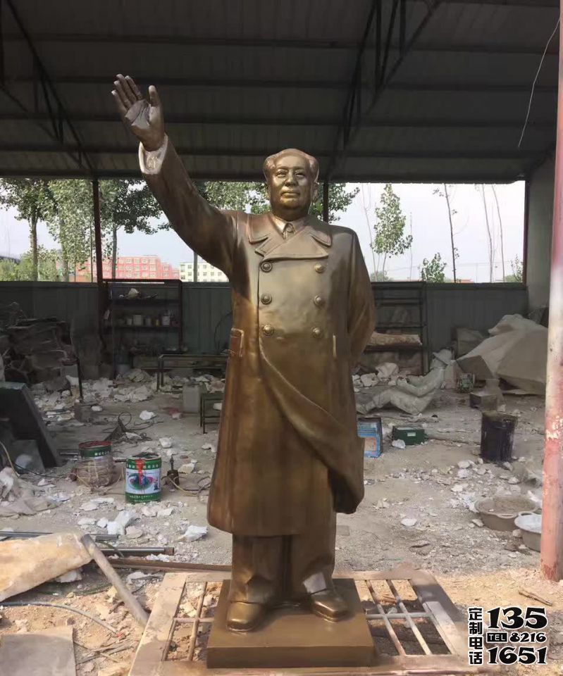 景区玻璃钢仿铜挥手的毛泽东雕塑