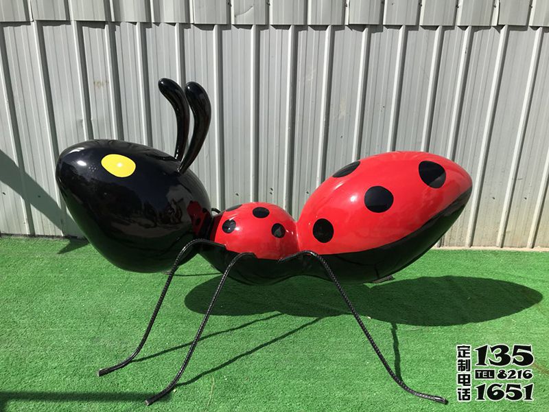 幼儿园卡通玻璃钢蚂蚁雕塑 幼儿园卡通玻璃钢蚂蚁雕塑